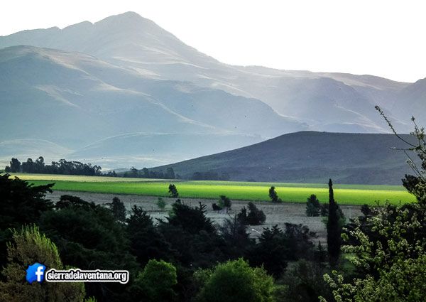 Foto de Siertra de la Ventana y Villa Ventana, con el Cerro Tres Picos.